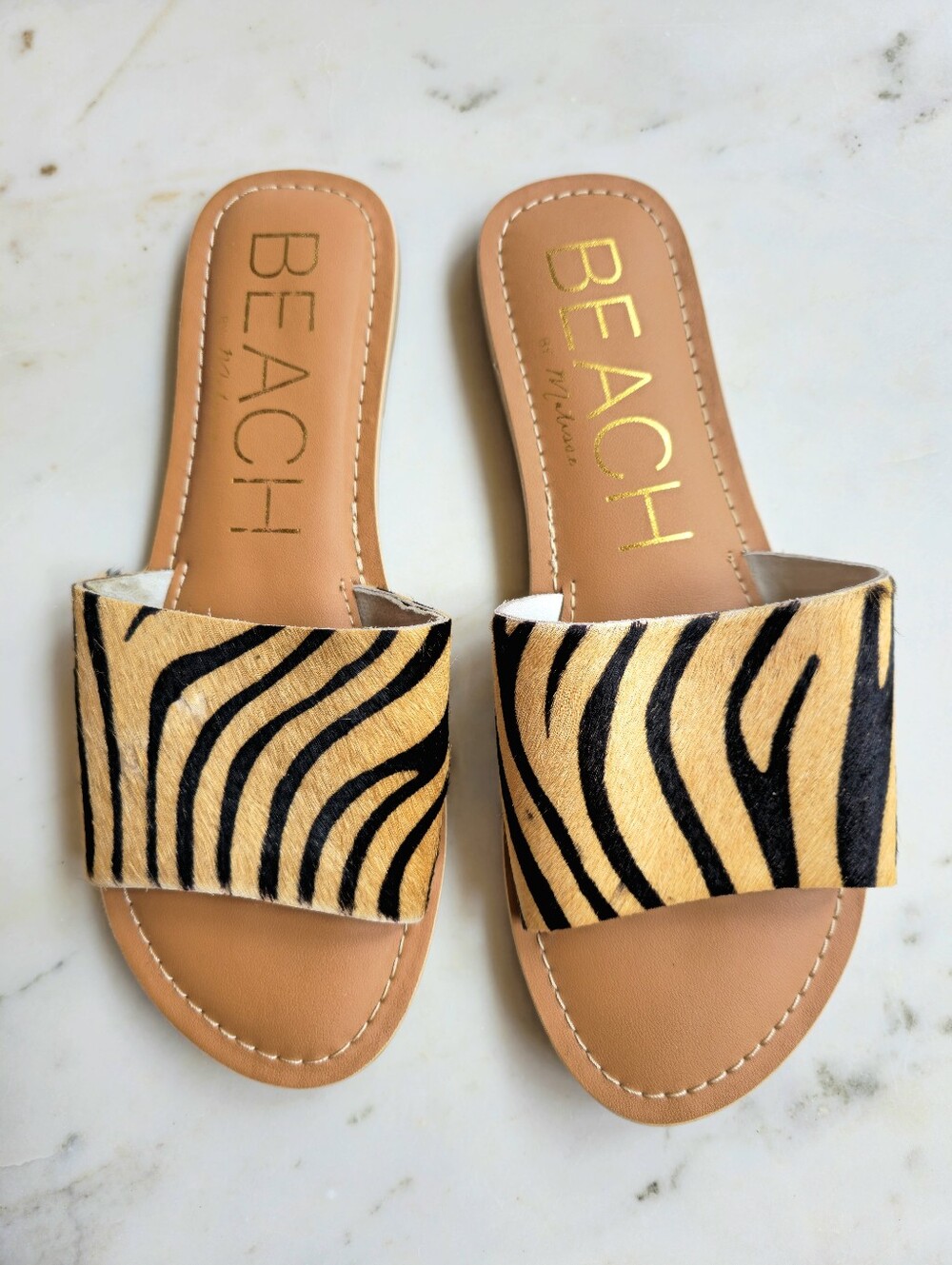 Beach By Matisse Cabana Zebra Gold Calfskin Flat Sandals Size 8